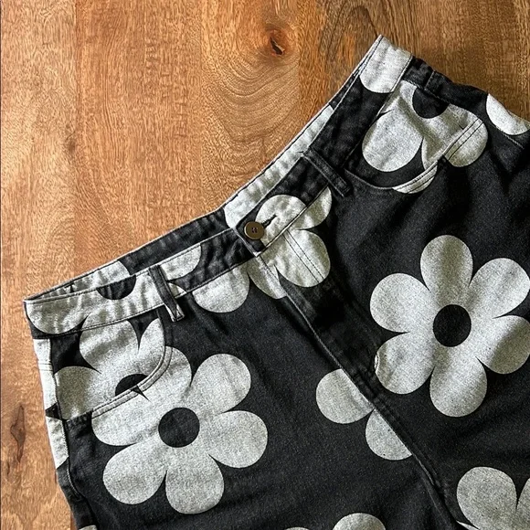 CIDER | Floral Black and Gray Jeans | CURVE & PLUS - Picture 1 of 5